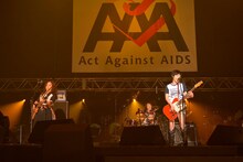 左から渡辺敦子、富田京子、岸谷香。