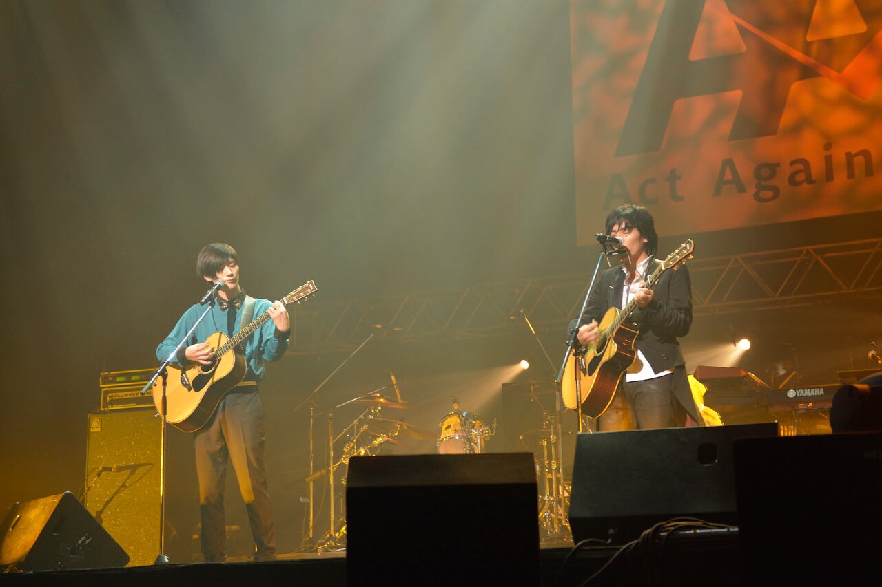 ミュージシャン flumpool 三浦春馬と山村隆太（flumpool）。 - 武道館AAAでポルノ×俳優