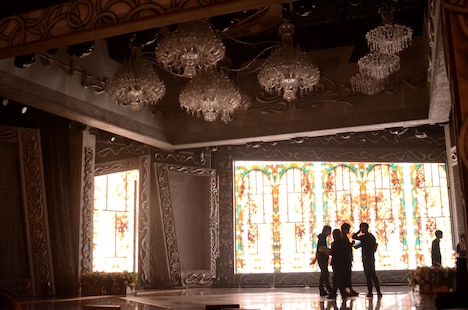 「2014FNS歌謡祭」のスタジオセット。