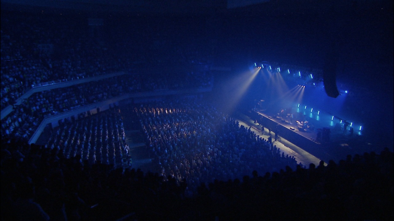 andymori「andymori ラストライブ 2014.10.15 日本武道館」より「投げKISSをあげるよ」のワンシーン。