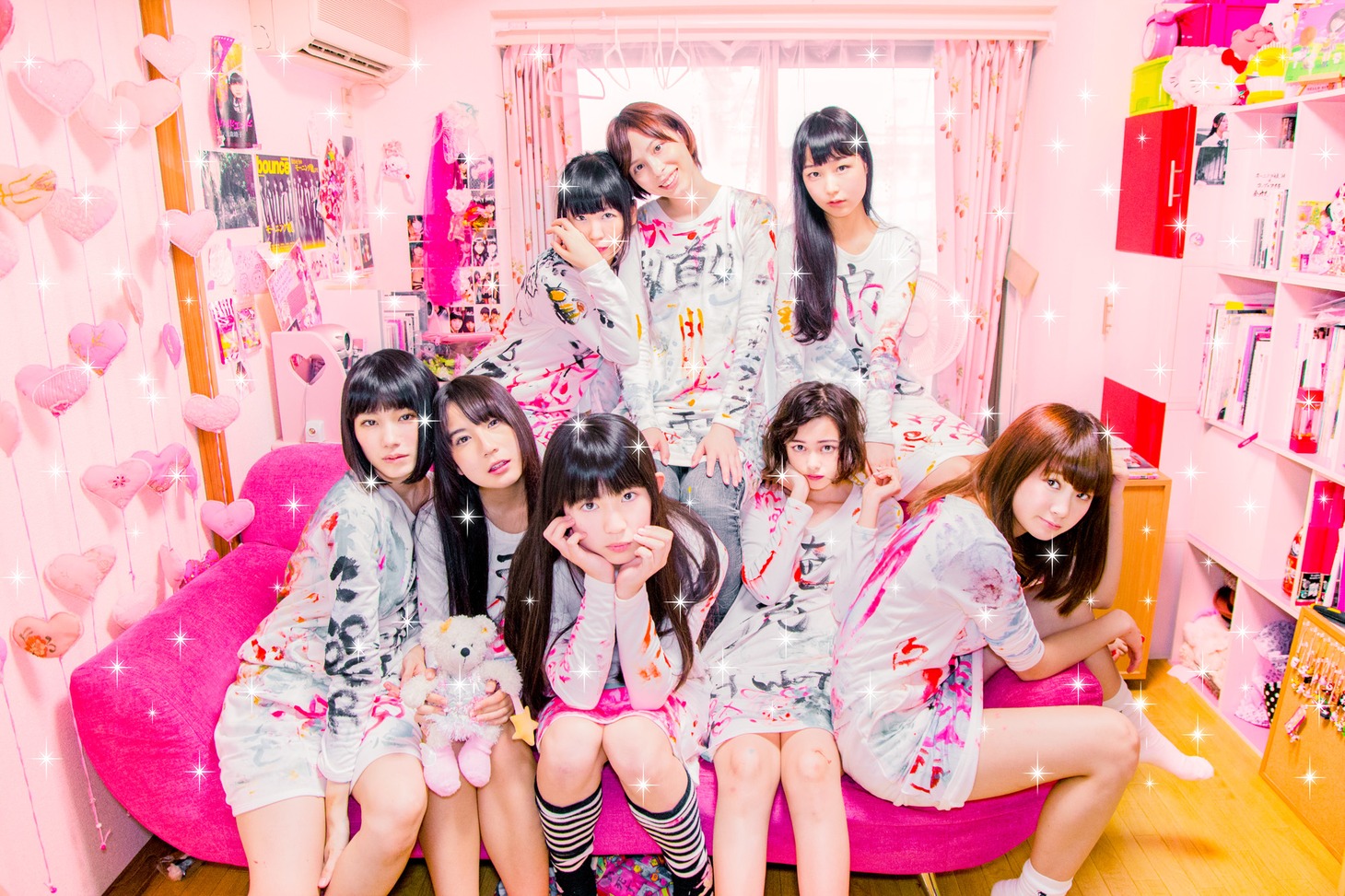 「ミスiD」メンバーと大森靖子。