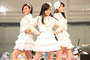 左から四宮なぎさ、橋本環奈、秋山美穂。