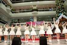 Rev.from DVLによる「REAL-リアル- / 恋色パッション」発売記念イベントの様子。