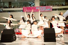 Rev.from DVLによる「REAL-リアル- / 恋色パッション」発売記念イベントの様子。