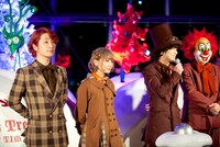 「Guru Guru Tree by THE WORLD OF TIM BURTON」点灯式の様子。