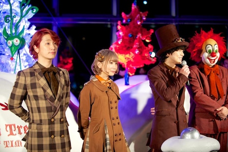 「Guru Guru Tree by THE WORLD OF TIM BURTON」点灯式の様子。