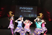 チームしゃちほこ「ホールツアー2014～僕らのカラオケワンダーランド～」オリックス劇場公演の様子。