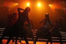 チームしゃちほこ「ホールツアー2014～僕らのカラオケワンダーランド～」オリックス劇場公演の様子。