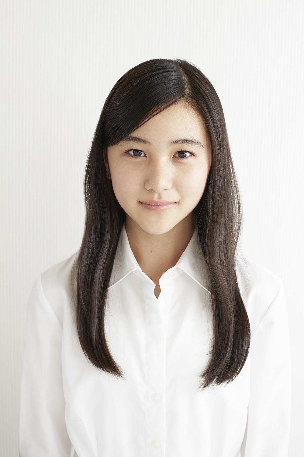 山口まゆ