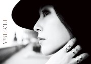 BoA「FLY」CD＋写真集盤ジャケット