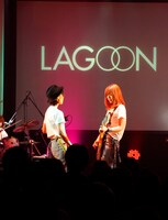 左からNANA.（B）、RINO（G）