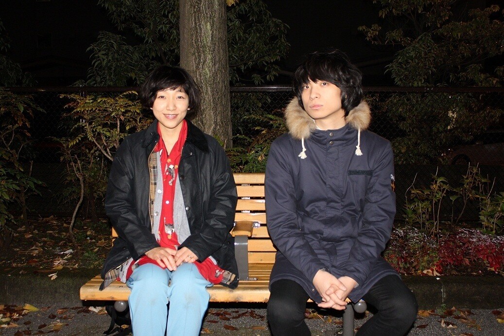 左から安藤サクラ、尾崎世界観。