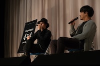 左から野田洋次郎、永戸鉄也。