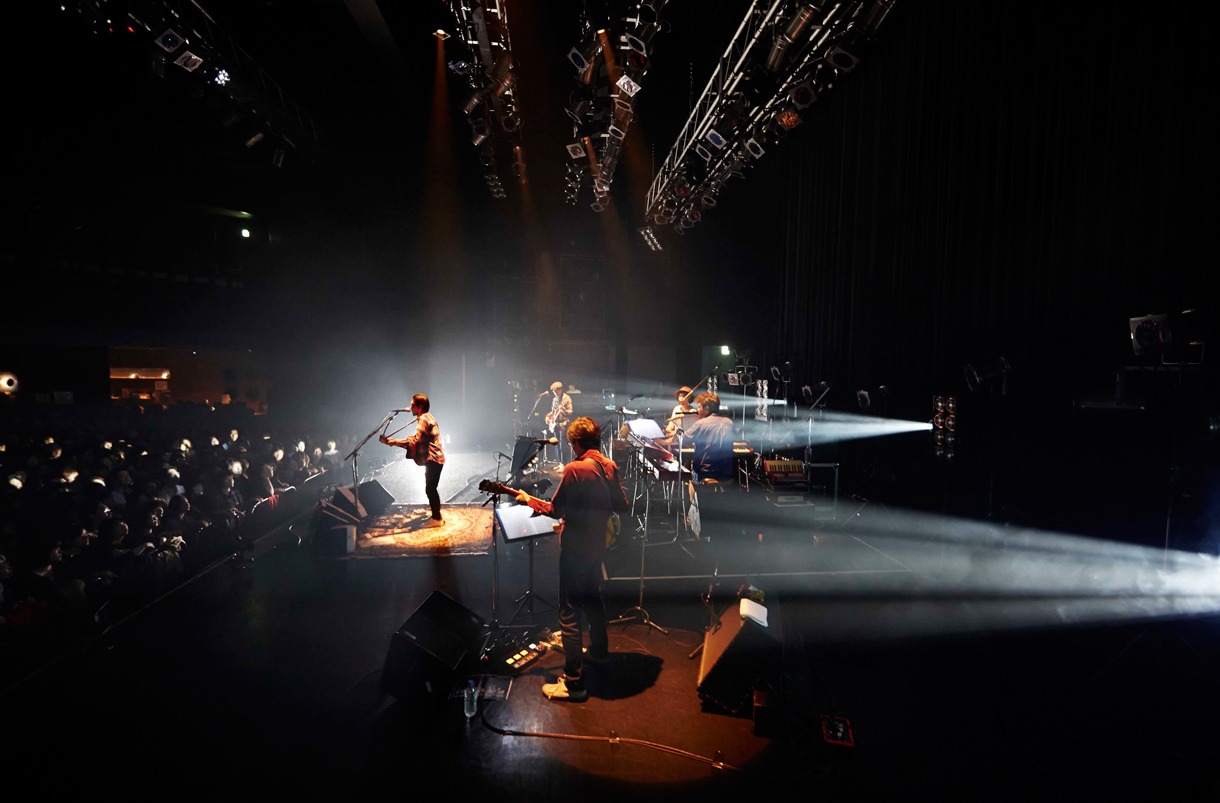 「YASUYUKI HORIGOME LIVE TOUR 2014」東京公演の様子。（撮影：立脇卓）