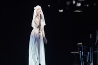 今週の人気画像8位は「椎名林檎たまアリで『逆襲』スタート、MCなしで27曲」より、椎名林檎「林檎博'14 -年女の逆襲-」11月29日埼玉・さいたまスーパーアリーナ公演の様子。 （撮影：太田好治、中島未来）