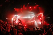 DIR EN GREY「PSYCHONNECT -mode of “GAUZE”?-」8月30日に行われた東京・新木場STUDIO COAST公演の様子。（撮影：尾形隆夫）