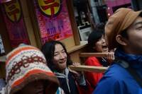 「下北沢にて'14」パレードの様子。