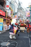 「下北沢にて'14」パレードの様子。