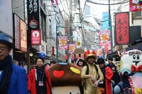 「下北沢にて'14」パレードの様子。