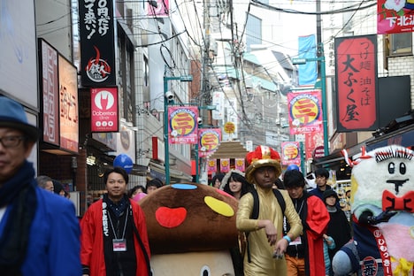 「下北沢にて'14」パレードの様子。