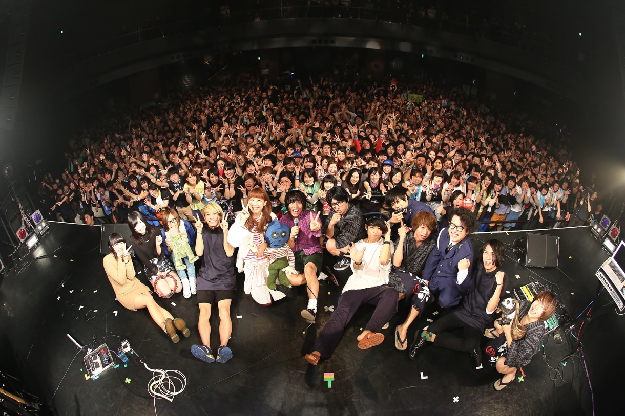 「HighApps Vol.22 -collaboration『スリーピース～クソバンドたちの逆襲～』」ライブ終演後の記念撮影。