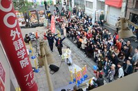 「下北沢にて'14」無料ステージの様子。