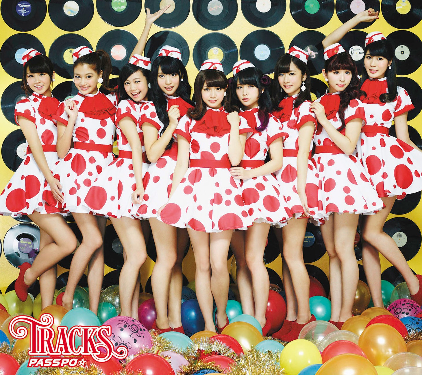 PASSPO☆の結成5周年記念ベストアルバム「TRACKS」ファーストクラス盤ジャケット。