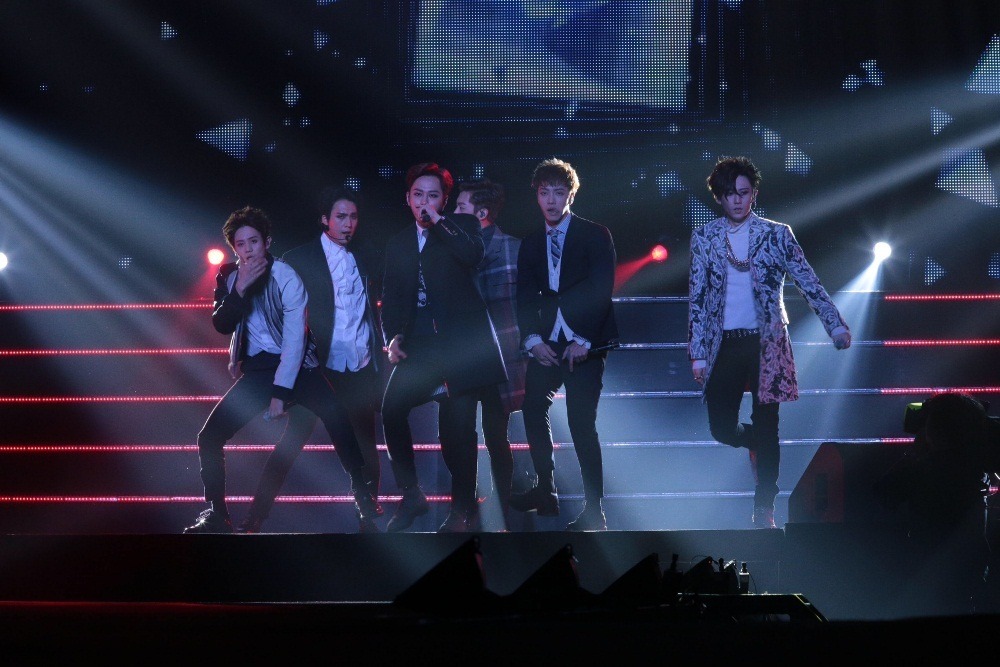 BEAST「2014 BEAUTIFUL SHOW IN JAPAN ～キミはどう？～」横浜アリーナ公演の様子。