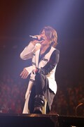 「GLAY ARENA TOUR 2014-2015 Miracle Music Hunt」埼玉・さいたまスーパーアリーナ公演の模様。（写真は12月6日のもの）