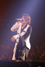 「GLAY ARENA TOUR 2014-2015 Miracle Music Hunt」埼玉・さいたまスーパーアリーナ公演の模様。（写真は12月6日のもの）