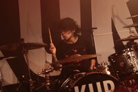 サポートドラムを務めたKatsuma。（撮影：今井俊彦）