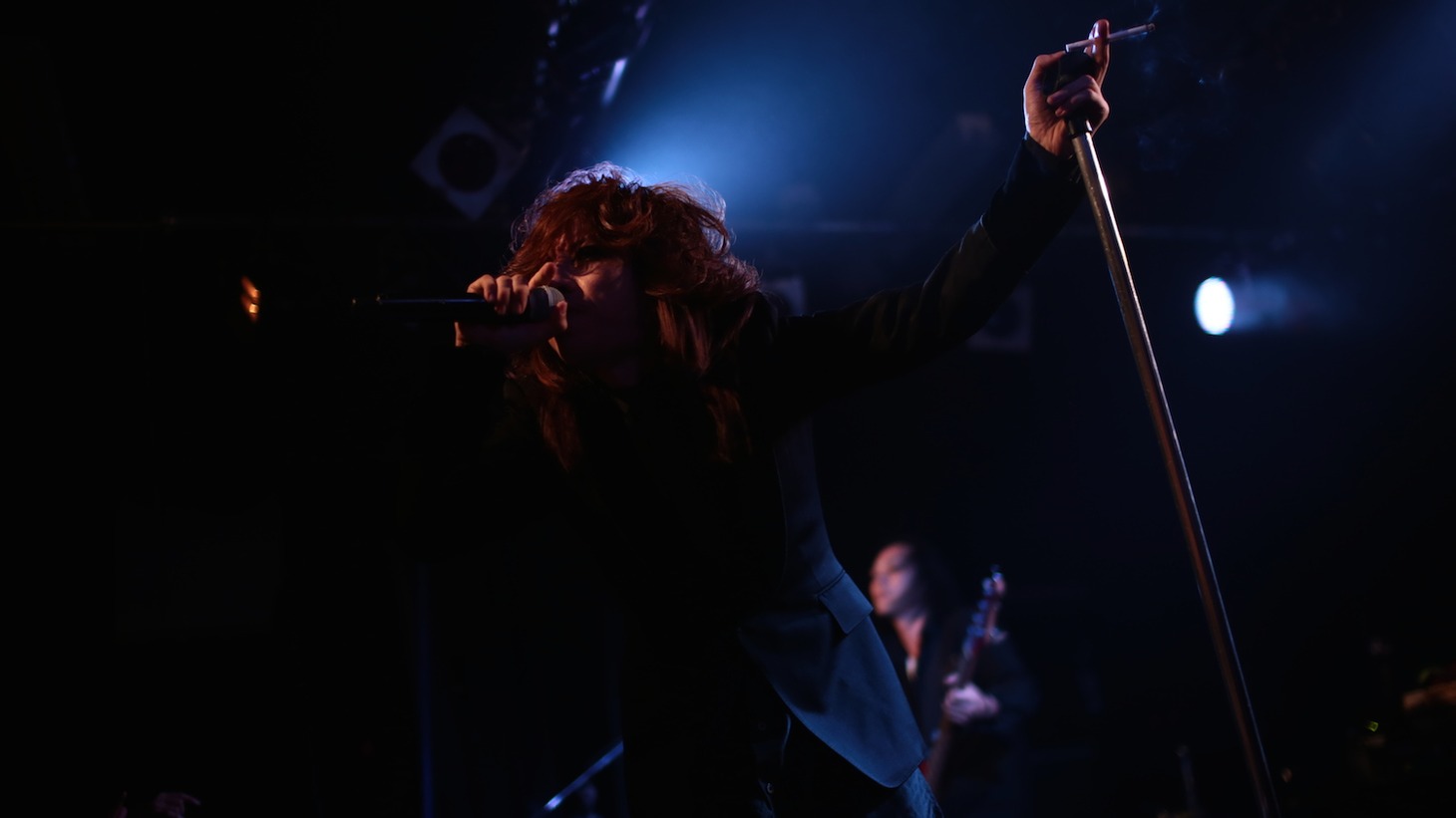黒夢「TOUR 2014-2015 BEFORE THE NEXT SLEEP『毒と華』」12月5日の岩手・Club Change WAVE公演の様子。（撮影：今井俊彦）