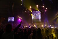 「GLAY ARENA TOUR 2014-2015 Miracle Music Hunt」埼玉・さいたまスーパーアリーナ公演の模様。（写真は12月6日のもの）