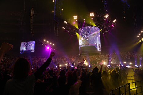 「GLAY ARENA TOUR 2014-2015 Miracle Music Hunt」埼玉・さいたまスーパーアリーナ公演の模様。（写真は12月6日のもの）