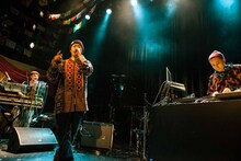 「EVISBEATSとPUNCH & MIGHTY珍遊記 ～ゆかいな仲間たち～」の様子。（撮影：寺沢美遊）