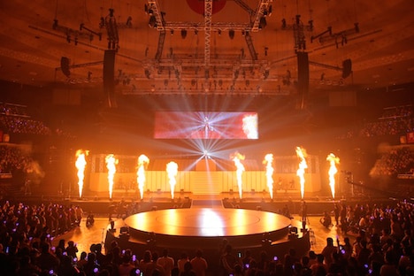 「15th Anniversary Mai Kuraki Live Project 2014 BEST “一期一会” ~Premium~」ライブの様子。