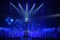 「15th Anniversary Mai Kuraki Live Project 2014 BEST “一期一会” ～Premium～」ライブの様子。