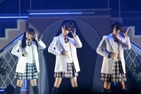 田口華、野津友那乃、倉島颯良からなる一夜限りの科学部 科学究明機構ロヂカ？。