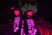 岡田愛、山出愛子からなる一夜限りのBLACK BABYMETAL。