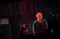 Keisaku "Sit" Matsu-ura（Vo, B）（撮影：半田“H.and.A”安政［Showcase］）