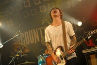 Yu-ki Miyamoto（G, Cho）（撮影：半田“H.and.A”安政［Showcase］）