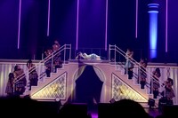 「スリープワンダー」を披露するさくら学院。