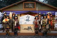 「IXAを学んで天下統一！～エビ中出陣式～」フォトセッションの様子。