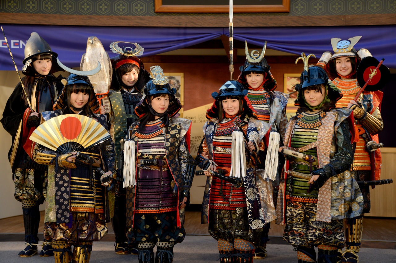 「IXAを学んで天下統一！～エビ中出陣式～」フォトセッションの様子。