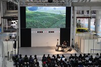 「まらしぃライブ in MEGA WEB」の様子。