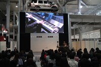 「まらしぃライブ in MEGA WEB」の様子。