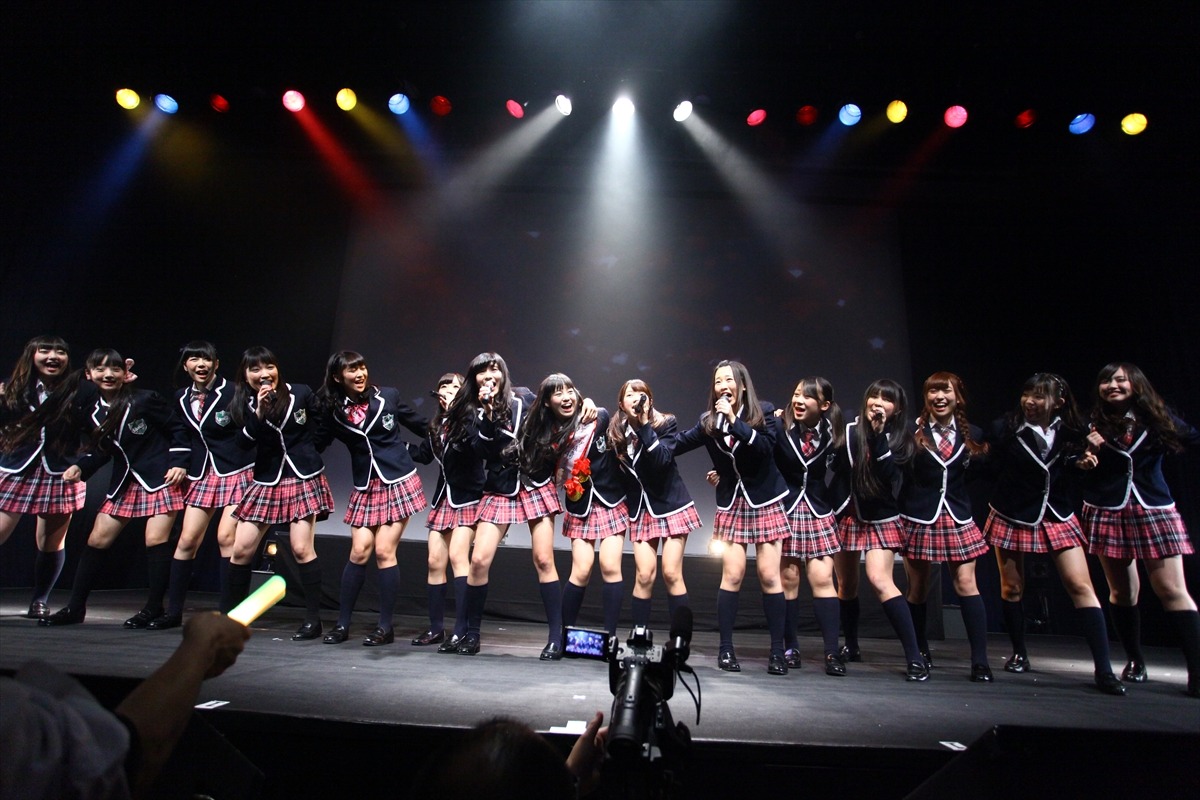 LinQ城崎はるな卒業公演「照らすベストホール!!～城崎はるなラストLIVE～」の様子。