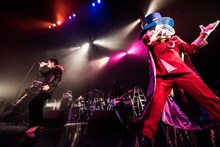 アルカライダーとテレビアニメ「怪盗ジョーカー」の主人公・ジョーカー（右）。（Photo by AZUMA Tatsuya）