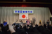 過去に行われた「卒業生応援ライブ」の様子。