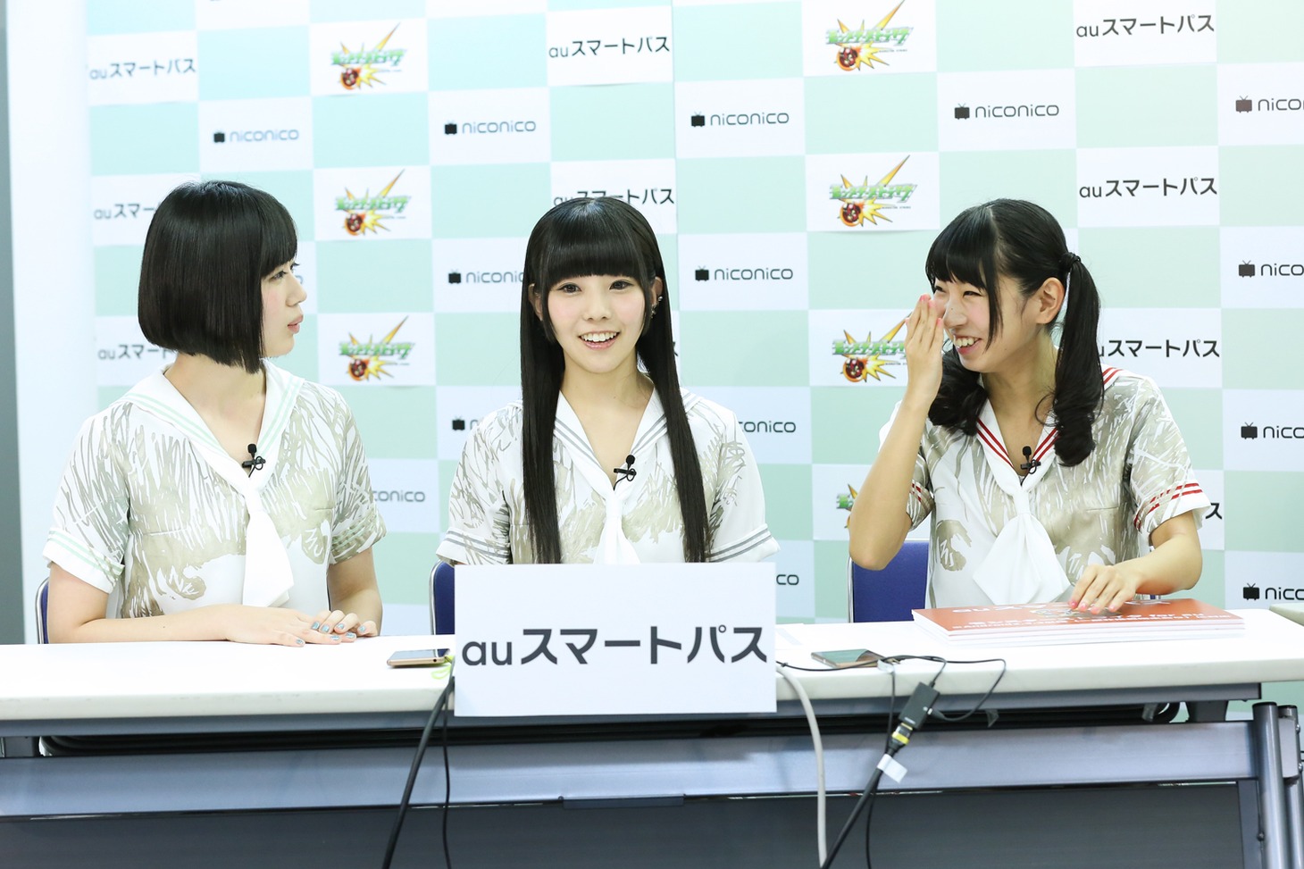 左から夢眠ねむ、相沢梨紗、古川未鈴。